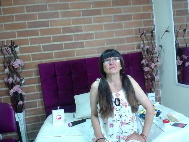 Fotoğraflar amanda-mature I'm #mature a little hot, if you have fantasies about older women you can fulfill them with me #hairy #skinny #fingering