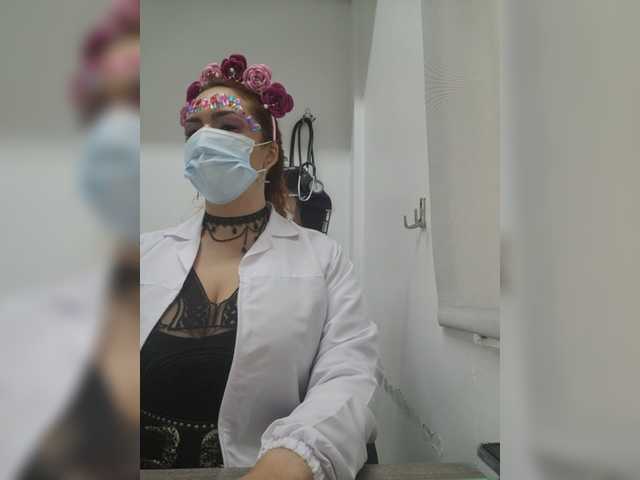 Fotoğraflar Doctora-Danna Working us Doctor... BETWEEN PATIENTS we can do all my menu...write me pm what would u like to see... fuck us hard¡¡¡¡