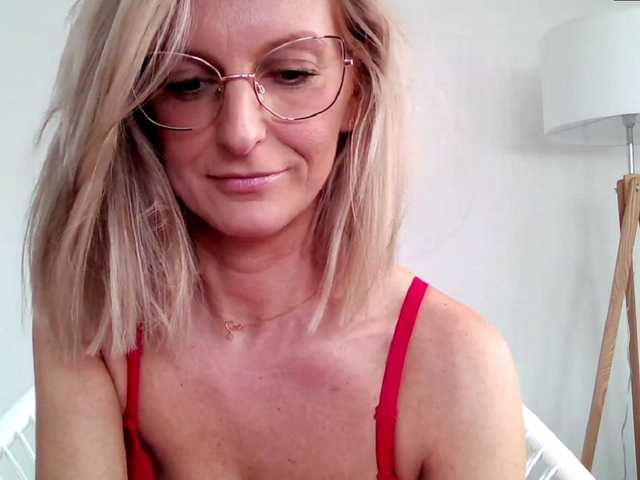 Fotoğraflar RachellaFox Sexy blondie - glasses - dildo shows - great natural body,) For 500 i show you my naked body @remain